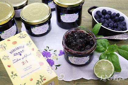 Dulceață de afine cu busuioc și lime