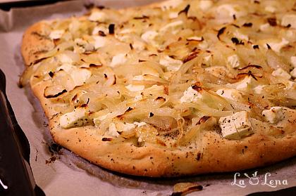 Focaccia cu ceapă și brânză
