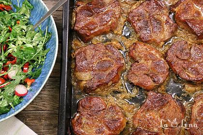 Friptură de porc cu ceapă, la cuptor