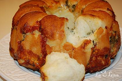Monkey's Bread cu cașcaval și usturoi