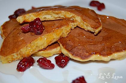 Pancakes cu dovleac si fructe uscate