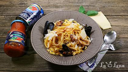 Paste cu fructe de mare și sos de roșii