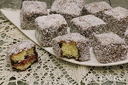 Prăjitura Tăvălită sau Lamington