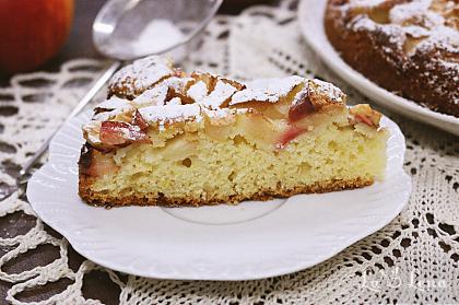 Prăjitură pufoasă cu mere, de post