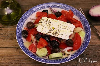 Salată Grecească tradițională - Horiatiki