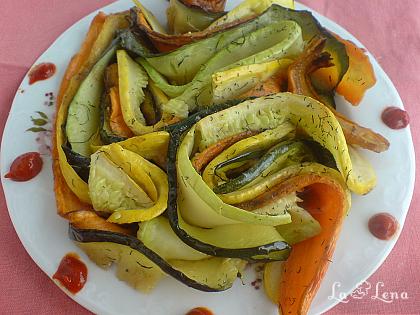 Salată colorată din zucchini