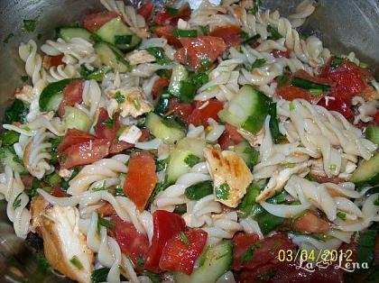 Salată de paste cu legume