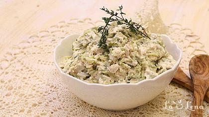Salată de pui cu castraveți murați