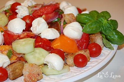 Salata de rosii cu crutoane (Panzanella)