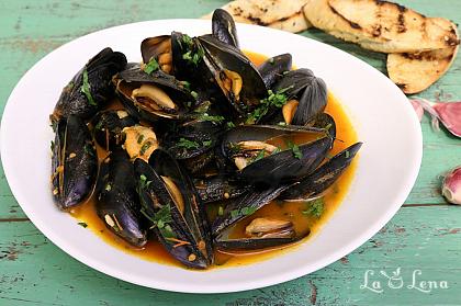 Scoici in sos de rosii - Moules à la provençale