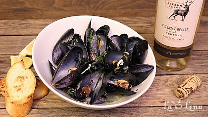 Scoici la tigaie, cu vin și usturoi - Moules Mariniere