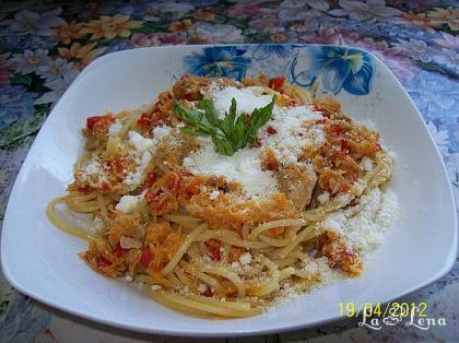 Spaghetti cu bucatele de ton