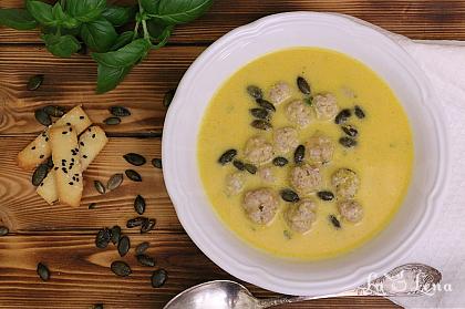 Supă-cremă de dovleac cu chifteluțe