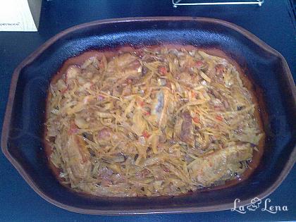 VARZĂ CU ȘUNCULIȚĂ AFUMATĂ ȘI COASTĂ PROASPĂTĂ DE PORC ÎN VASUL ROMAN