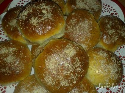 Chifle presărate cu firimituri dulci