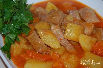 Mâncare de cartofi cu carne