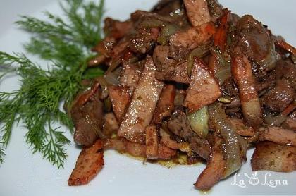 Mâncare de ficăței de pui cu bacon