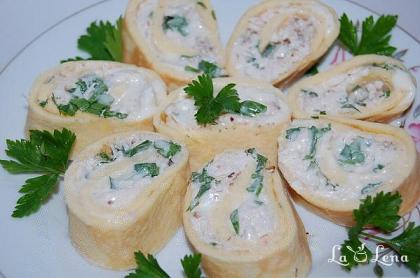 Ruladă cu omletă și piept de pui