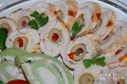 Ruladă din piept de pui cu omletă și măsline