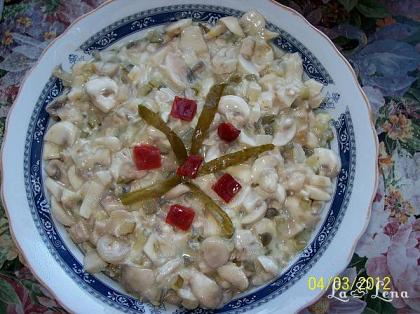 Salată de ciuperci cu pui și maioneză