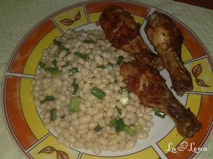 Salată de fasole cu ceapă verde