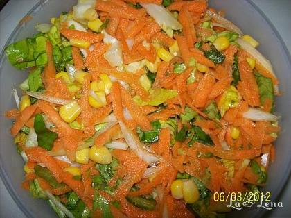 Salată vesel colorată