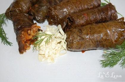 Sarmale cu ciuperci în frunză de vie