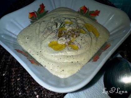 Supă-cremă de avocado și susan