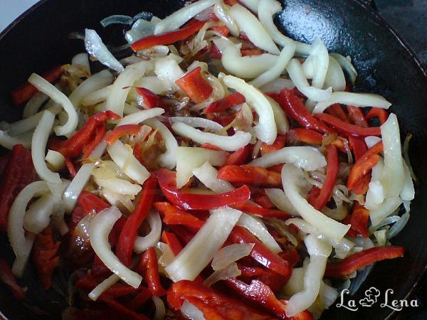 Ouă cu legume, în stil turcesc - Menemen - Pas 2
