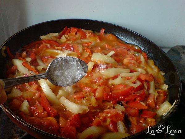 Ouă cu legume, în stil turcesc - Menemen - Pas 4