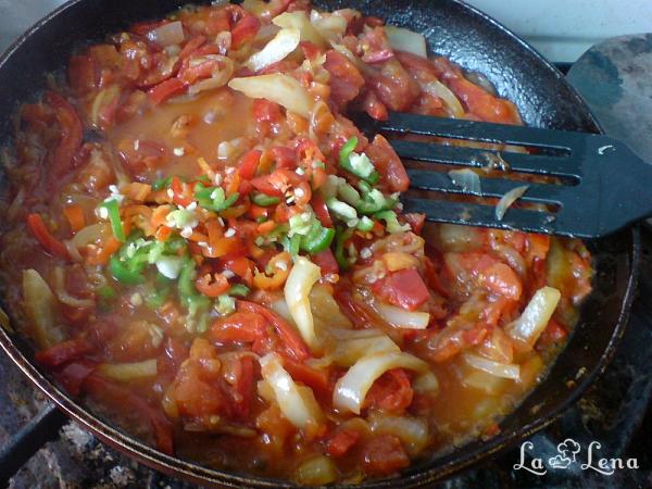 Ouă cu legume, în stil turcesc - Menemen - Pas 5