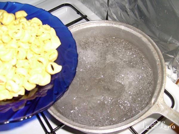 Tortellini cu sos alb - Pas 1