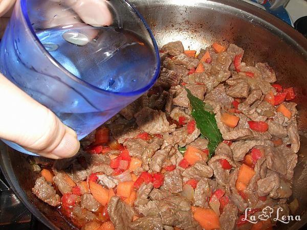 Carne brezata de vita cu legume - Pas 7