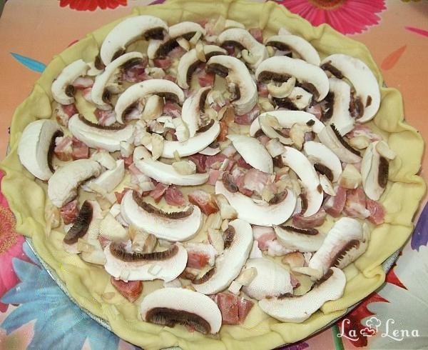 Tartă cu brânză, ciuperci și bacon - Pas 4