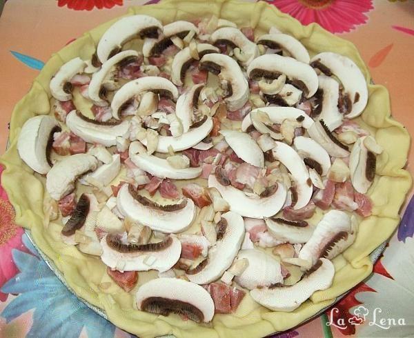 Tarta cu branza, ciuperci si bacon - Pas 4