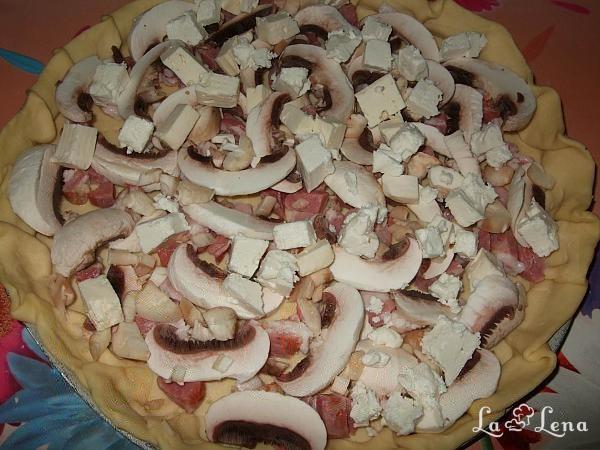 Tartă cu brânză, ciuperci și bacon - Pas 5