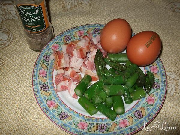 Omletă cu bacon și sparanghel - Pas 1