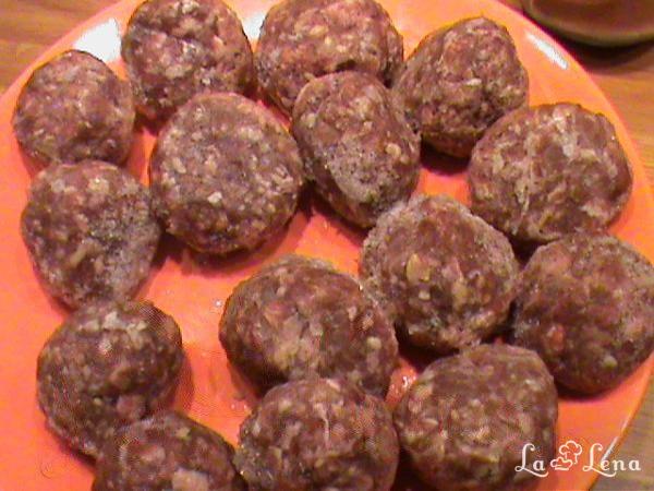 Chiftele cu sos de roșii - rețetă marocană - Pas 2