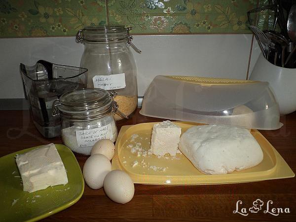 Mămăligă cu brânză, ou și unt - Pas 1