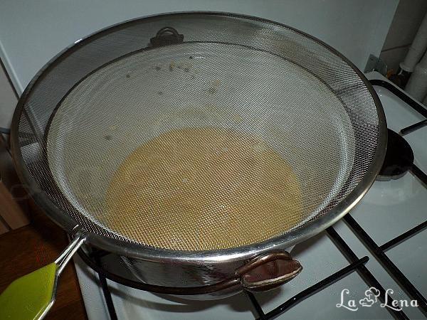 Mămăligă cu brânză, ou și unt - Pas 4