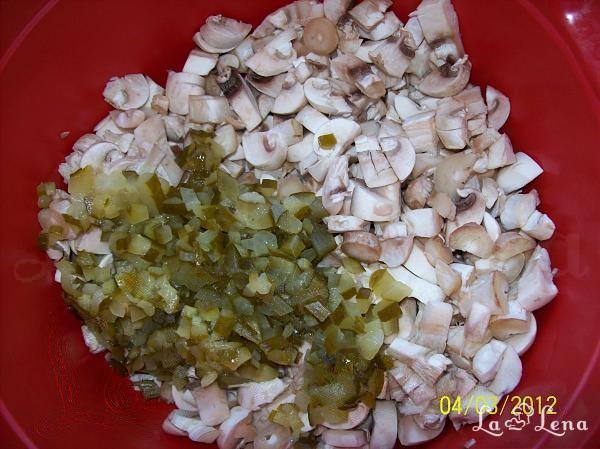 Salată de ciuperci cu pui și maioneză - Pas 4