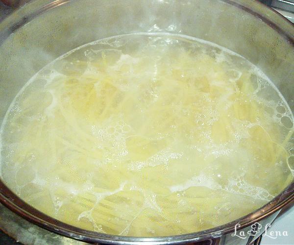Paste cu ciuperci, șuncă și sos alb - Pas 5