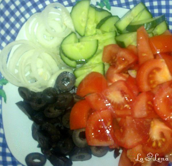 Salata greceasca - Pas 4