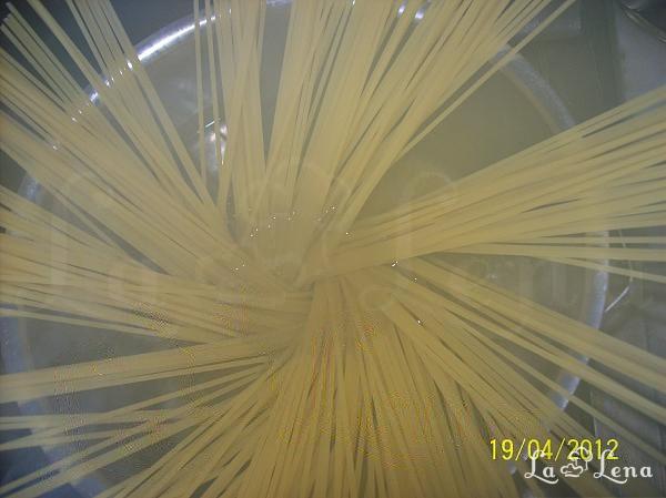 Spaghetti cu bucatele de ton - Pas 6
