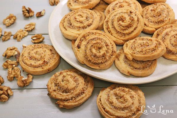 Biscuiti melcisori cu nuca si scortisoara, de post