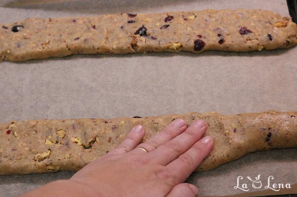 Biscotti cu făină integrală, nuci și merișoare - Pas 6