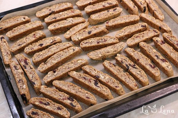 Biscotti cu făină integrală, nuci și merișoare - Pas 9
