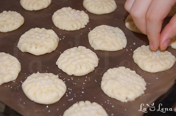 Biscuiți fragezi cu unt (German Butter Cookies) - Pas 10