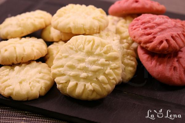 Biscuiți fragezi cu unt (German Butter Cookies)