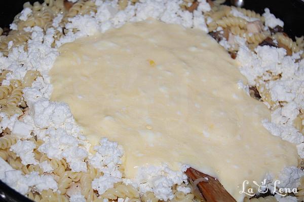 Budincă de paste cu pui și ciuperci - Pas 7